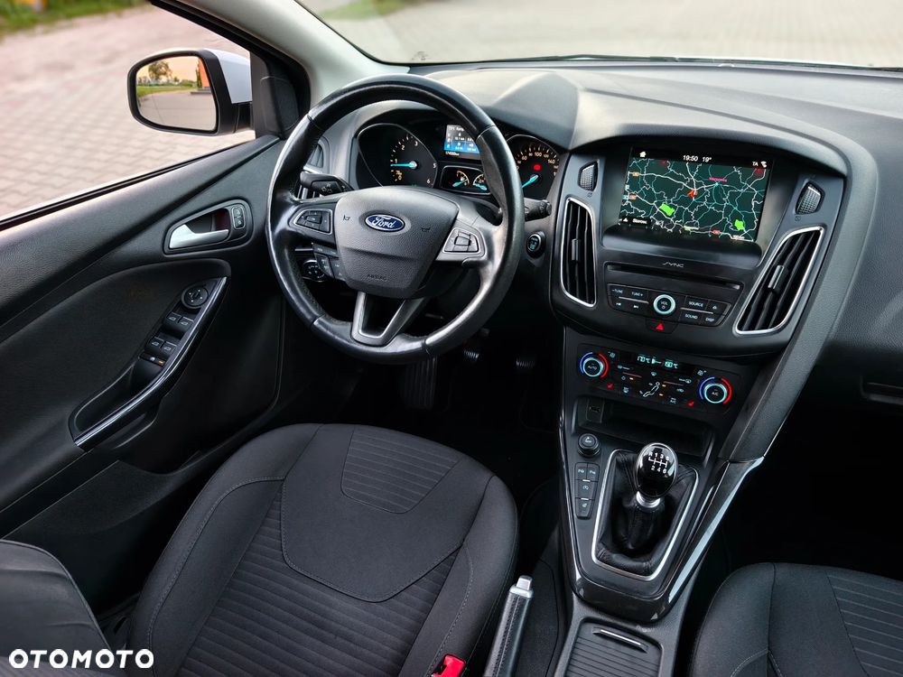 Ford Focus 1.5 EcoBlue Start-Stopp-System TITANIUM DESIGN - 12