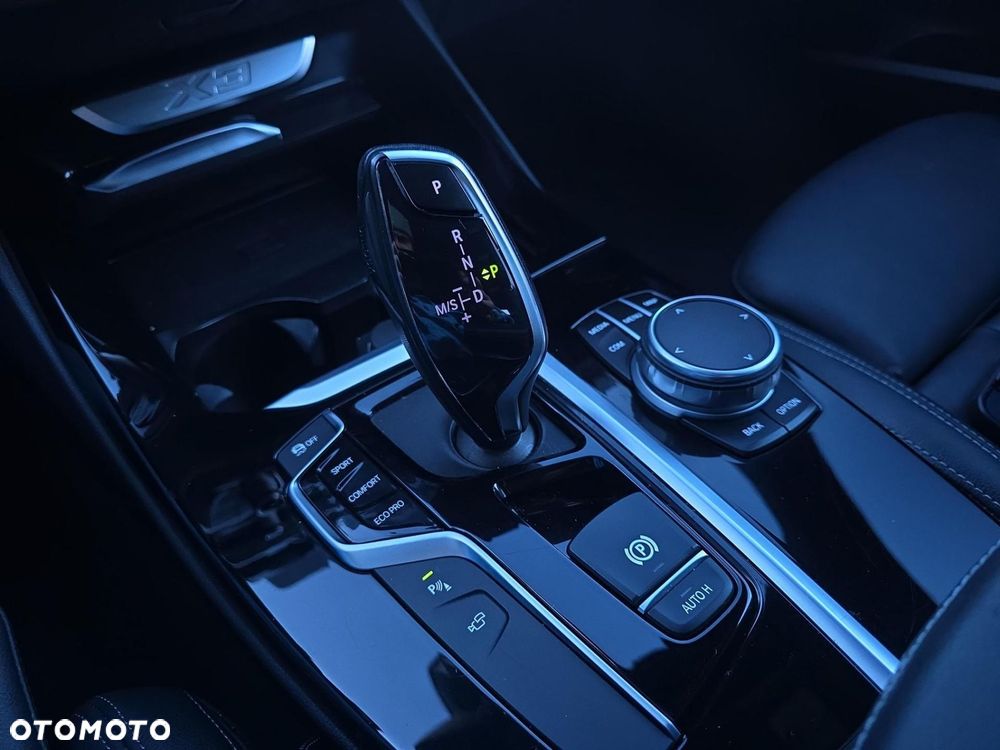BMW X3 sDrive18d - 25