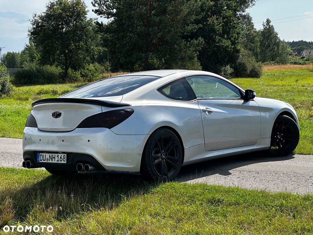 Hyundai Genesis Coupe - 2