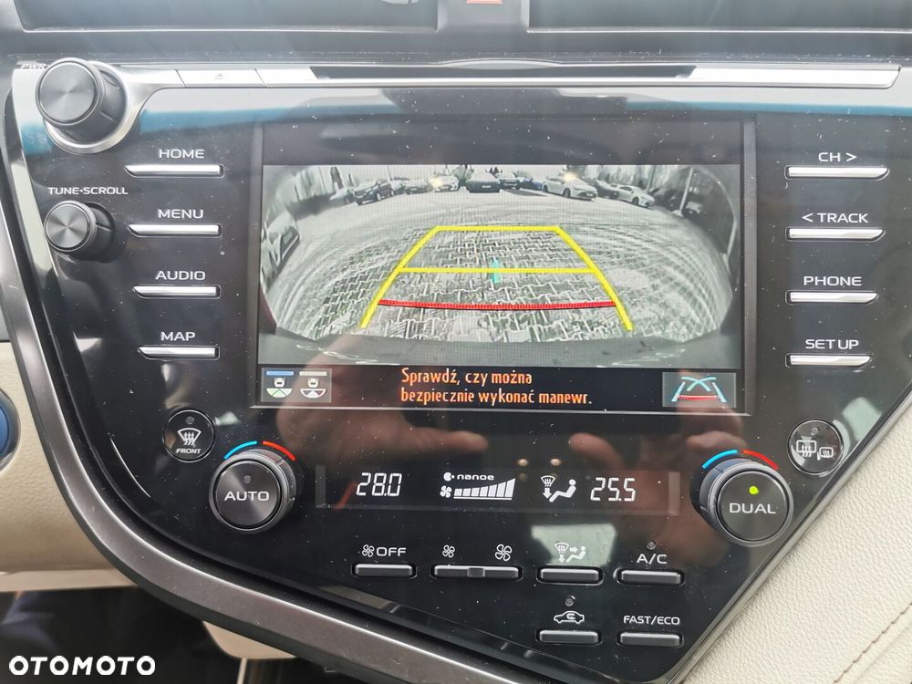 Toyota Camry 2.5 Hybrid Executive CVT - 23