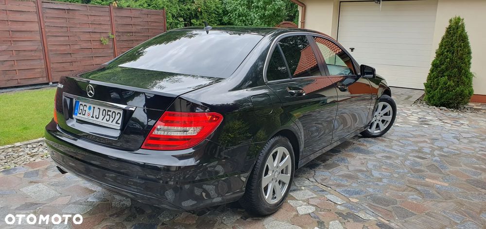 Mercedes-Benz Klasa C 180 BlueEFFICIENCY Elegance - 14