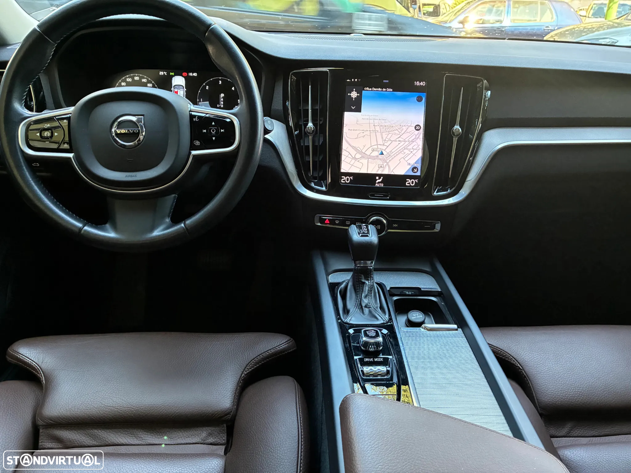 Volvo V60 2.0 D4 Inscription Geartronic - 24
