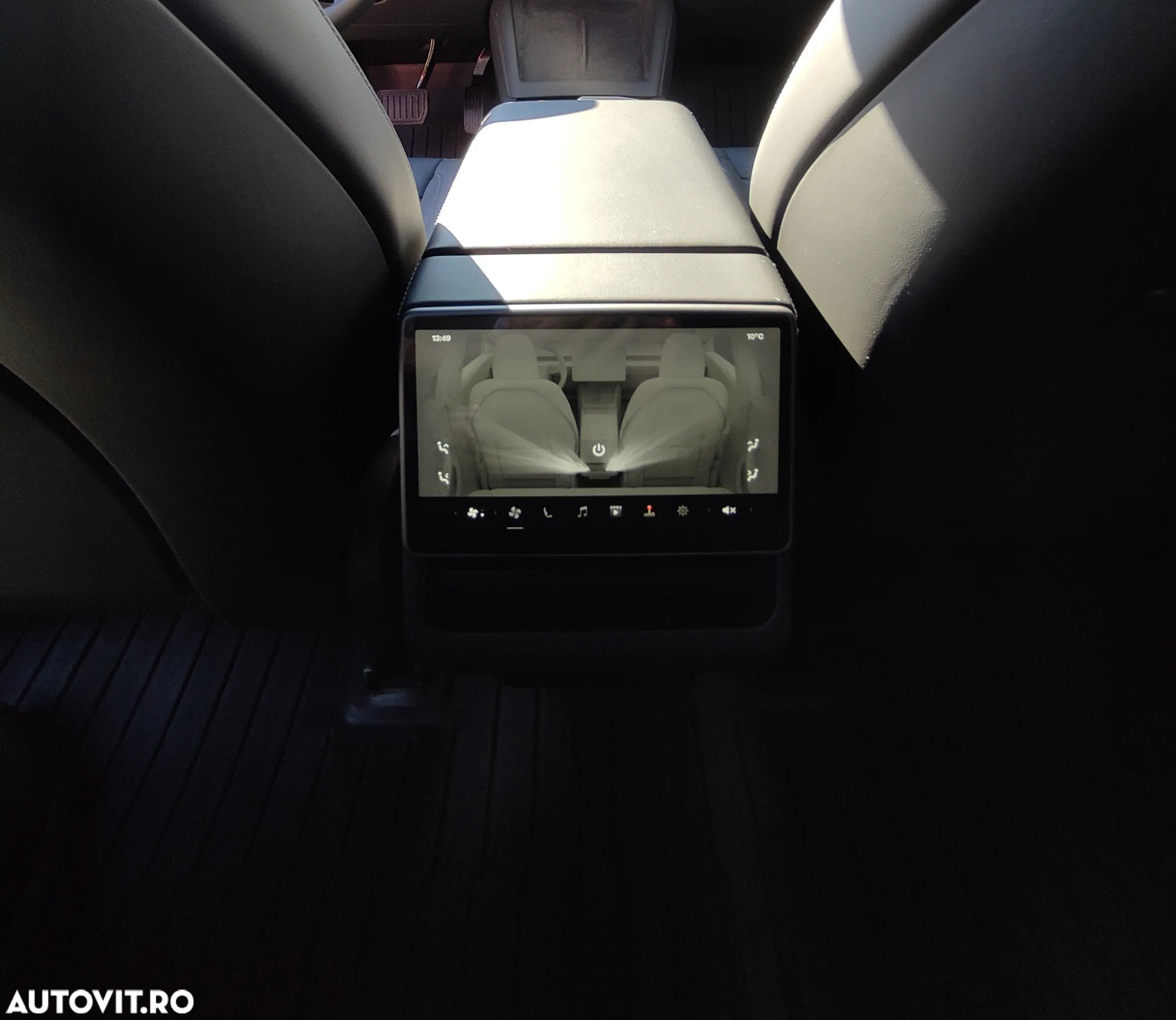 Tesla Model 3 - 4