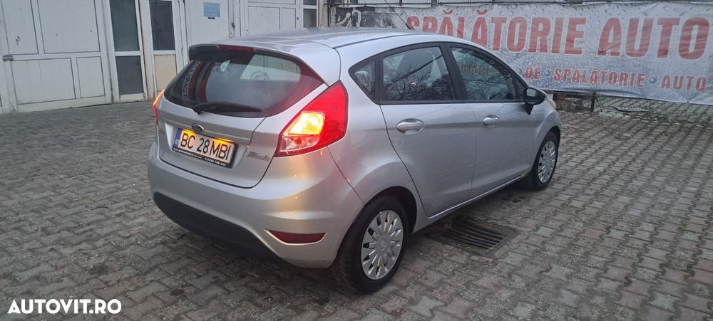 Ford Fiesta 1.6 TDCI DPF Titanium - 11