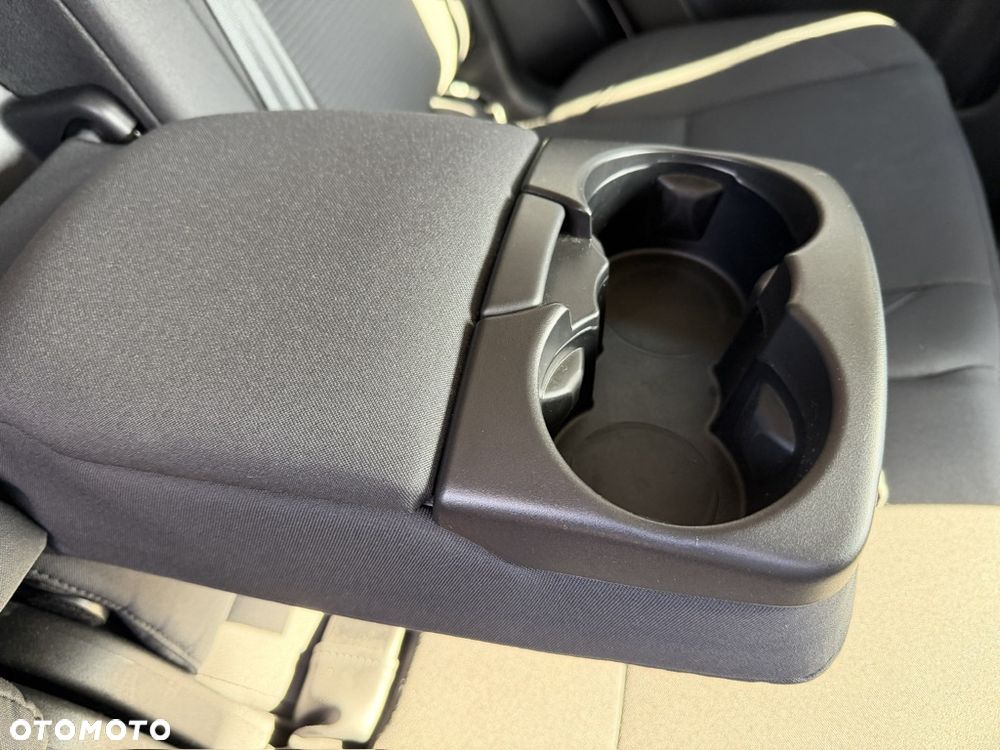 Land Rover Discovery Sport - 24