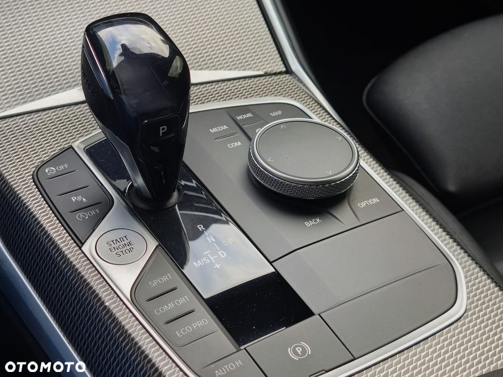 BMW Seria 3 M340i xDrive - 26