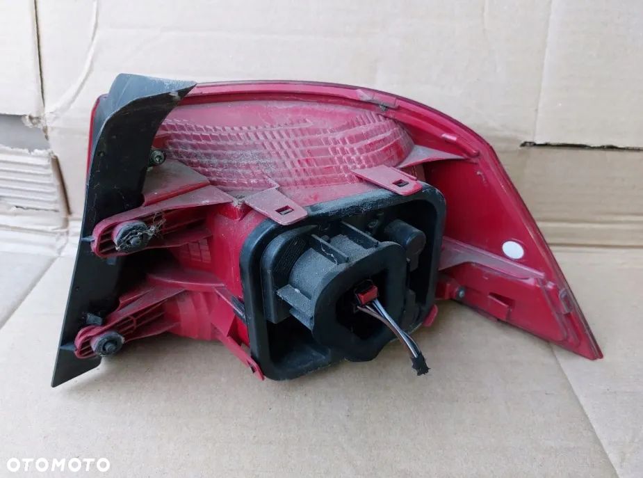 Lampa prawa lewa tylna prawy lewy tył Volkswagen Passat B7 sedan - 6