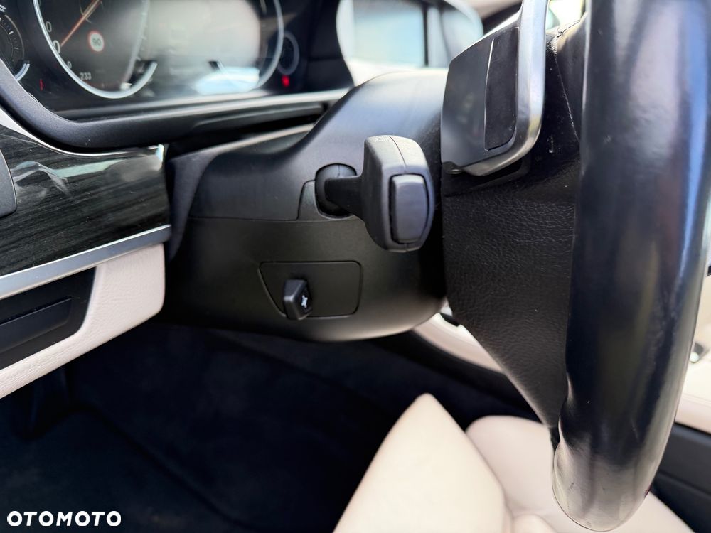 BMW Seria 5 530d xDrive Modern Line - 24