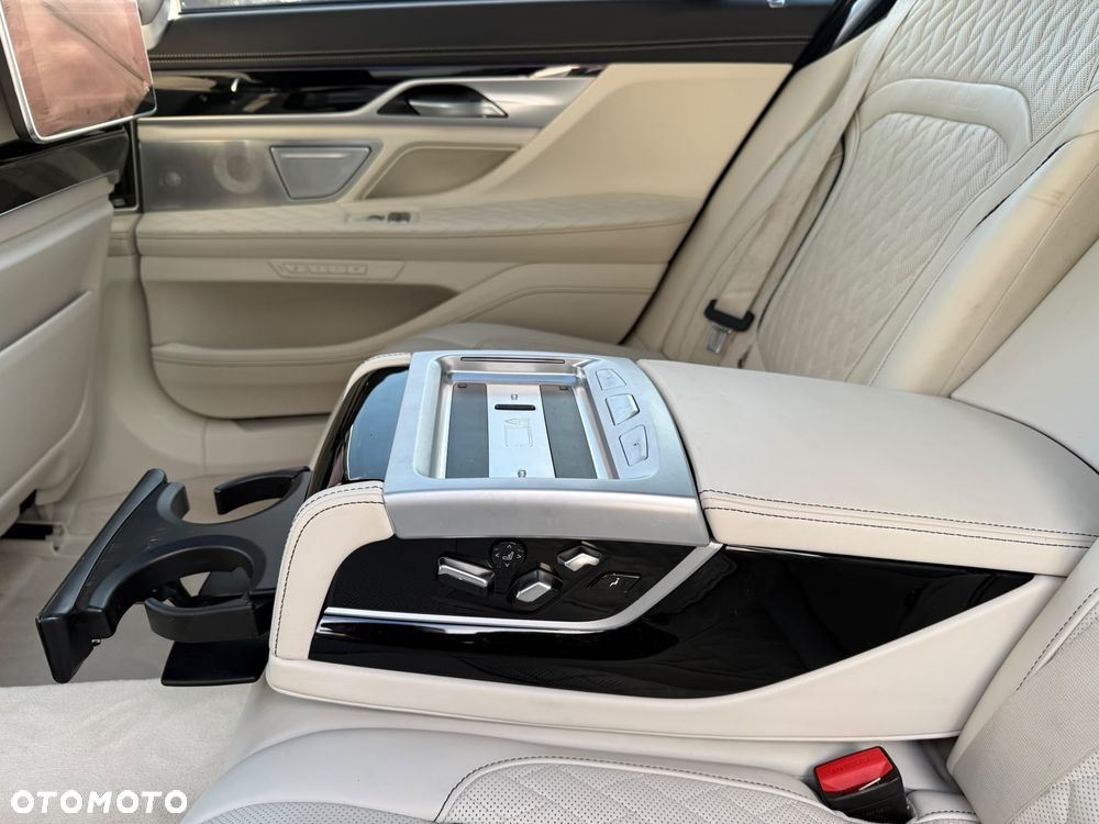 BMW Seria 7 740Ld xDrive - 31