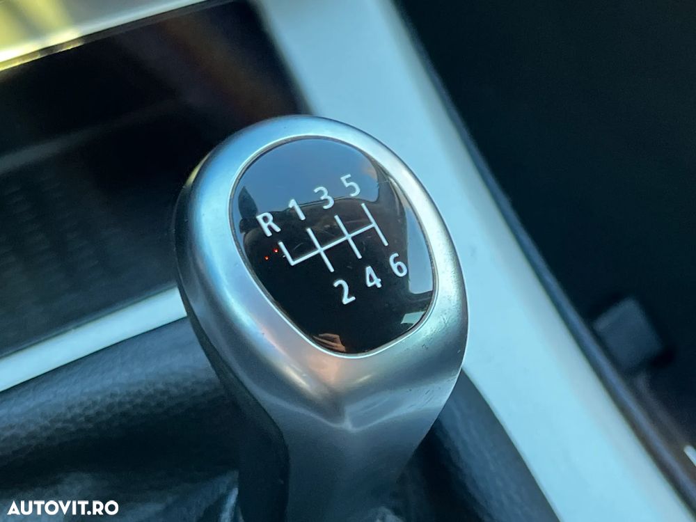 BMW Seria 3 320d DPF Touring - 16