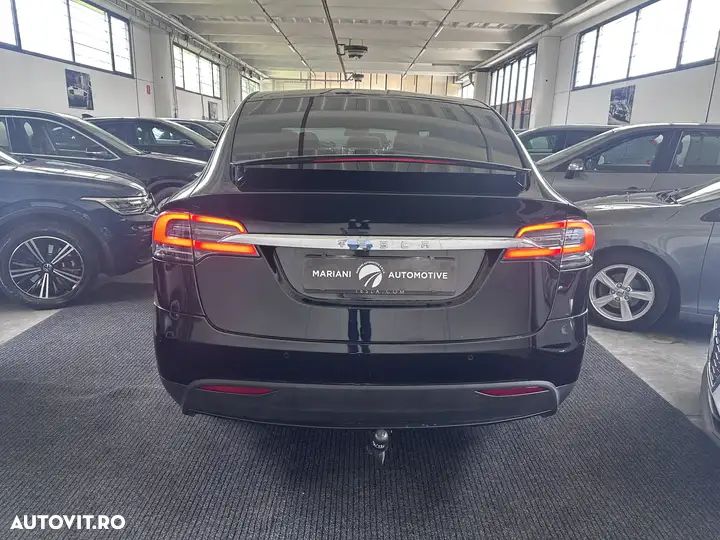 Tesla Model X - 6