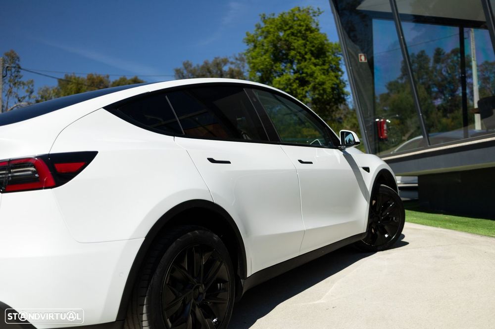 Tesla Model Y Long Range Dual Motor AWD - 26