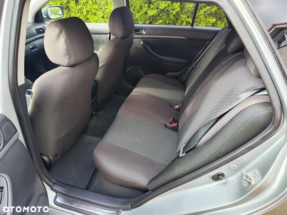 Toyota Avensis 2.2 D-4D Prestige - 6