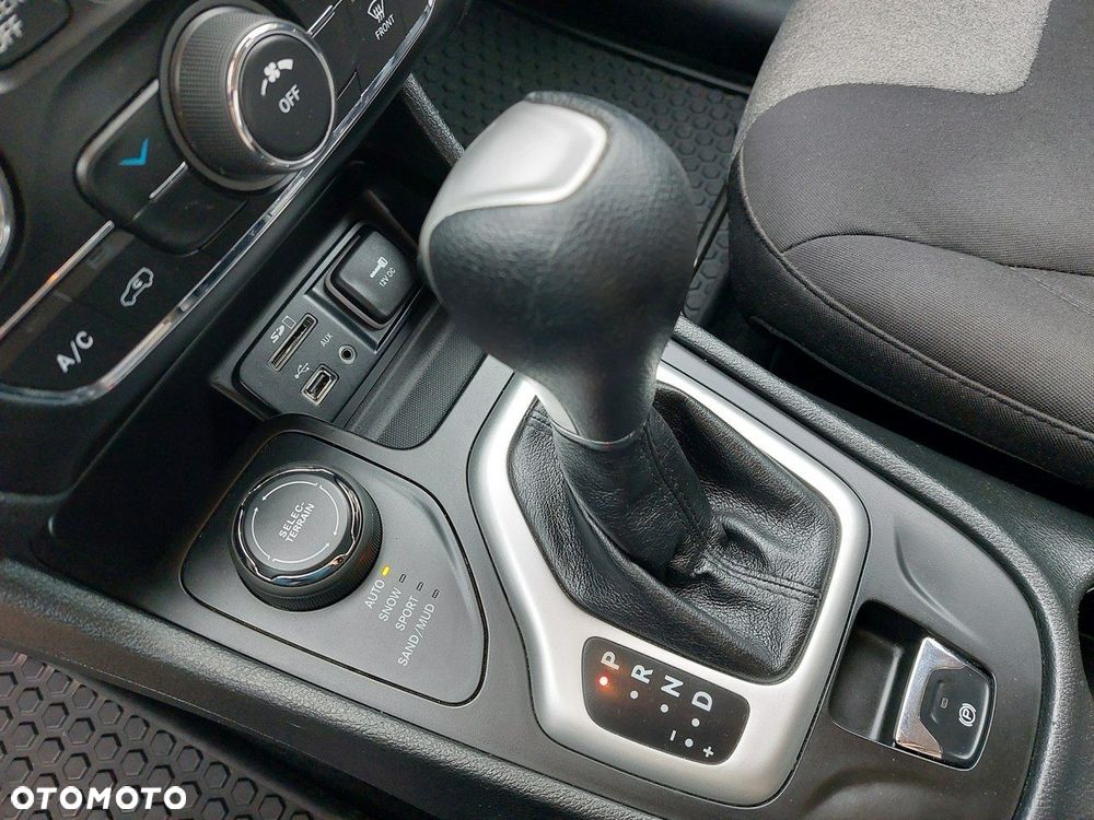 Jeep Cherokee - 20