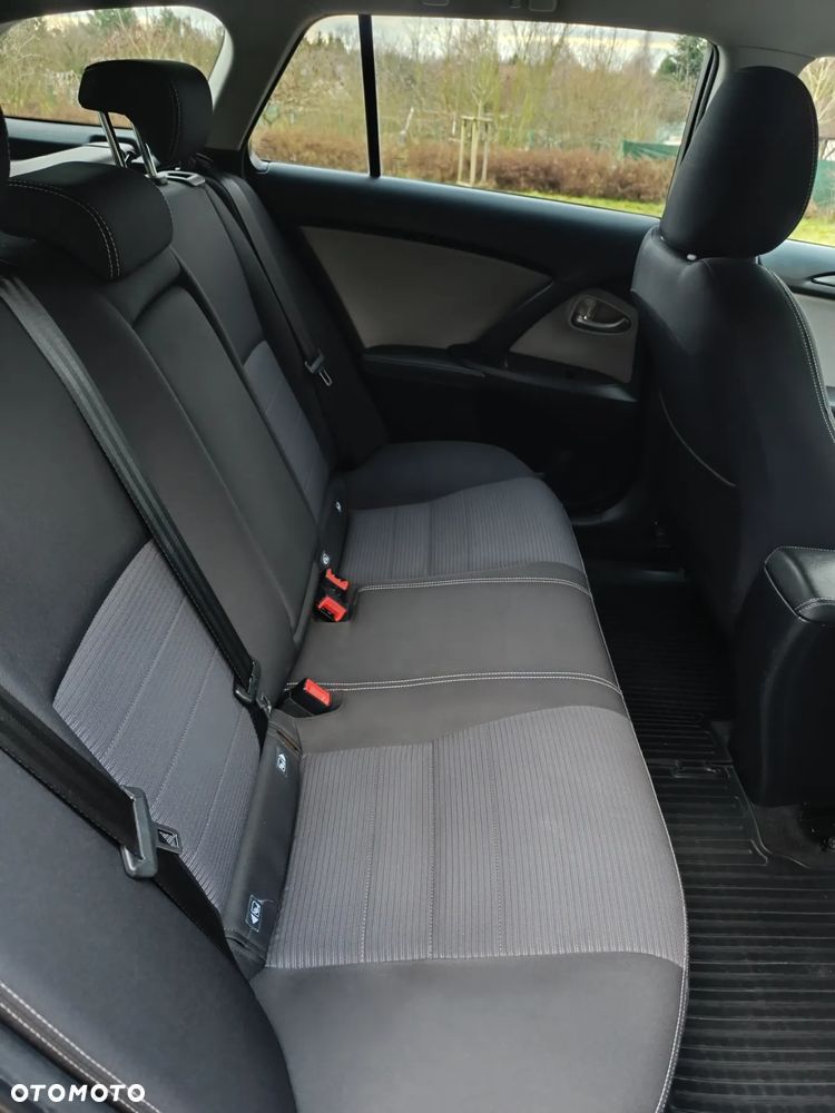 Toyota Avensis 1.8 Premium - 17