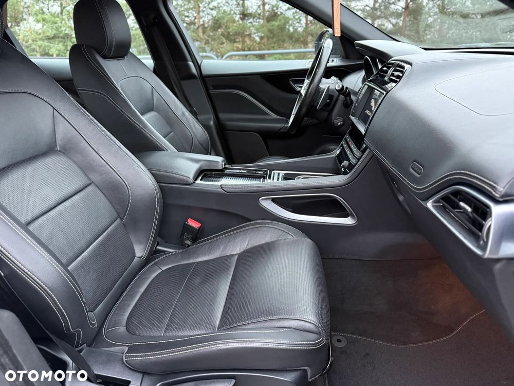 Jaguar F-Pace 20d AWD R-Sport - 28