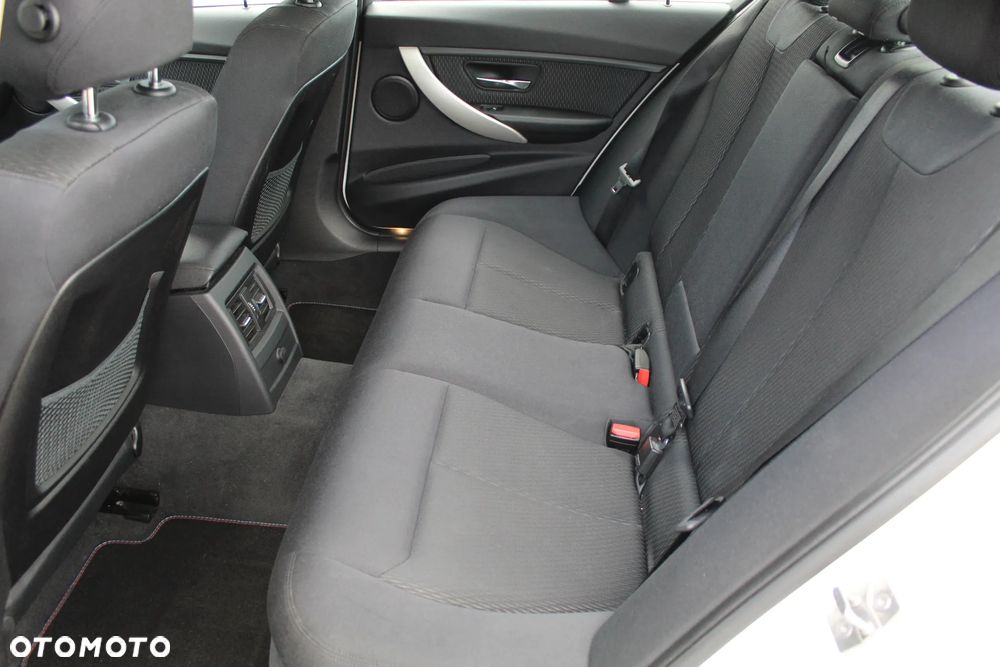 BMW Seria 3 318d - 15