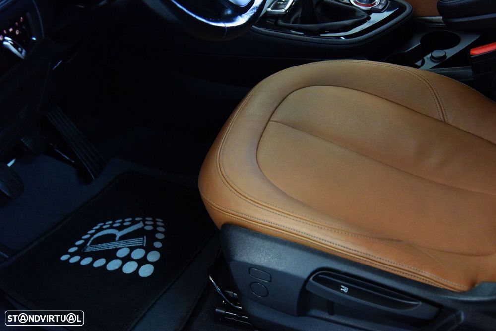 BMW 216 Active Tourer d Line Luxury - 16