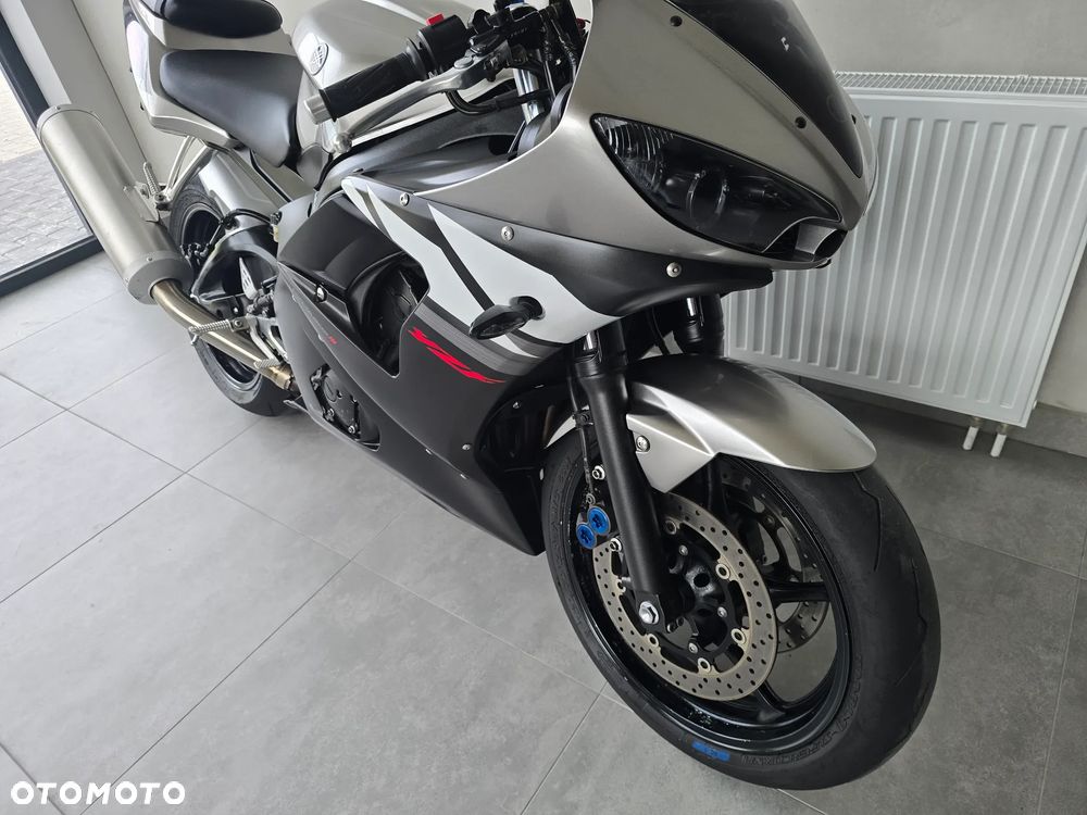 Yamaha R6 - 30