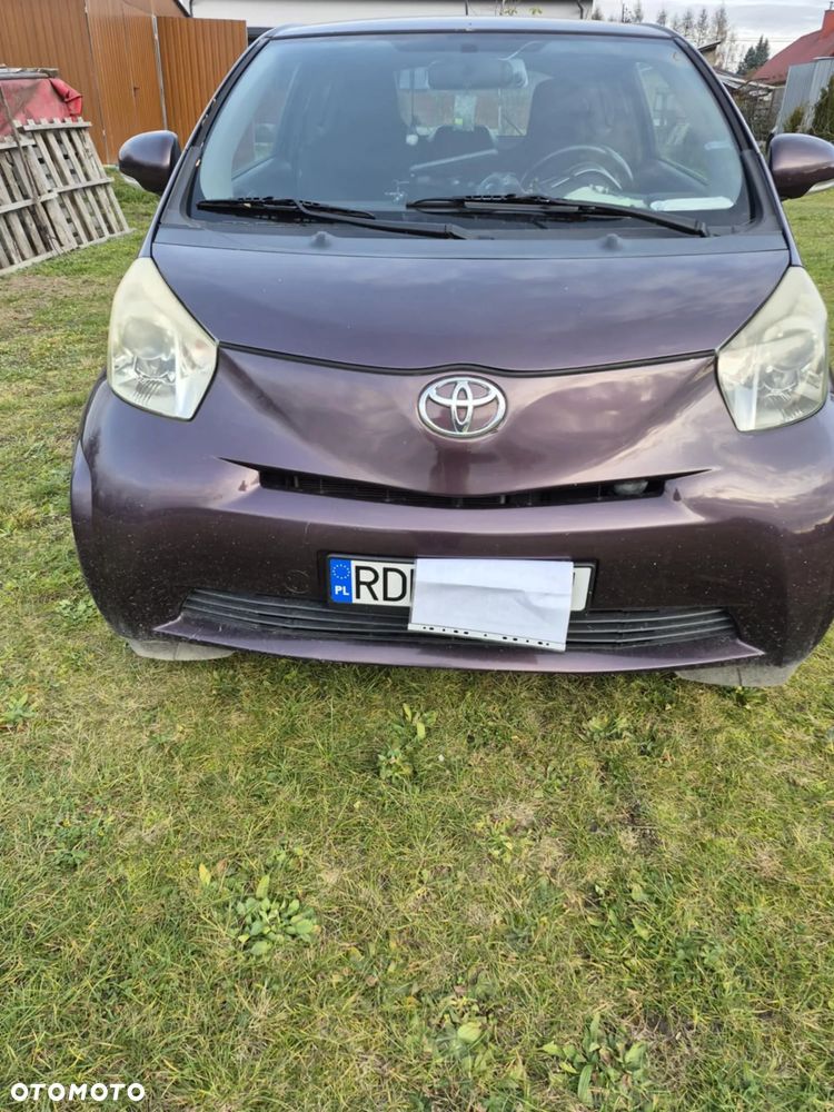 Toyota iQ - 7
