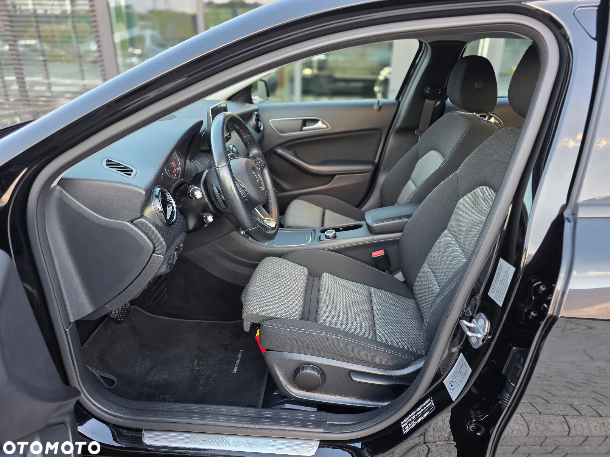 Mercedes-Benz GLA 180 7G-DCT Style - 17
