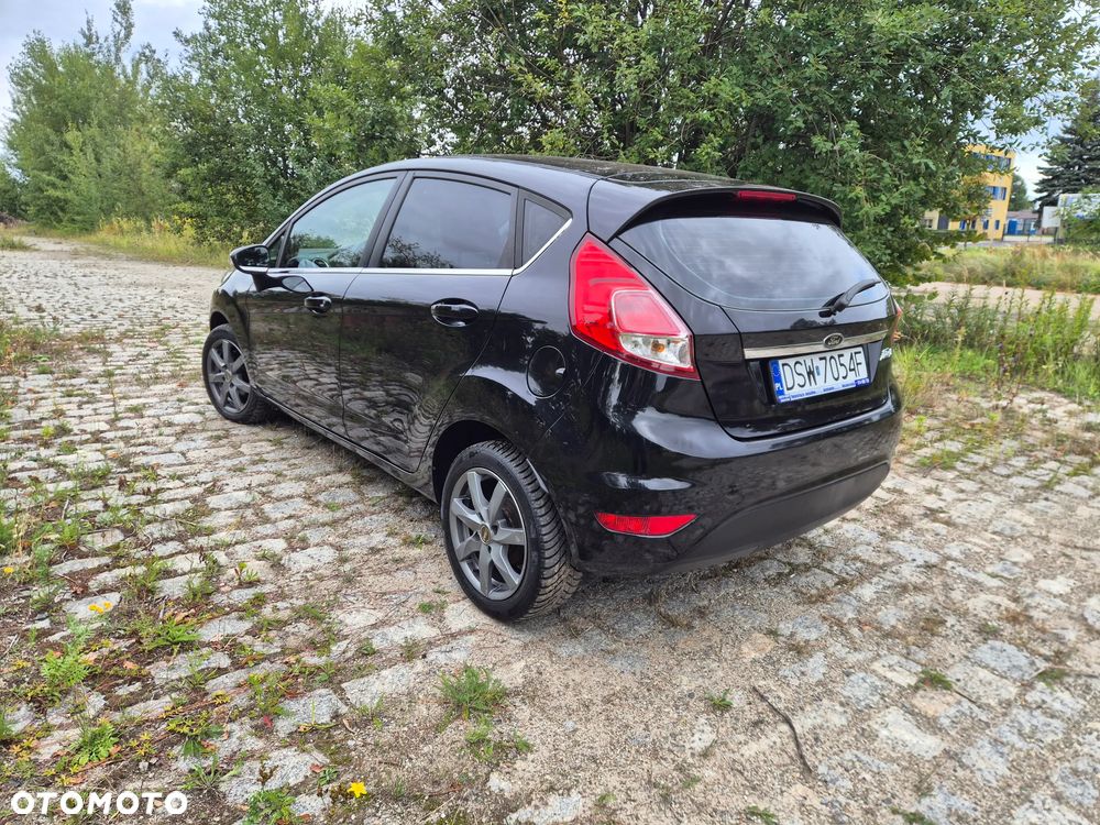 Ford Fiesta 2013 photo 2