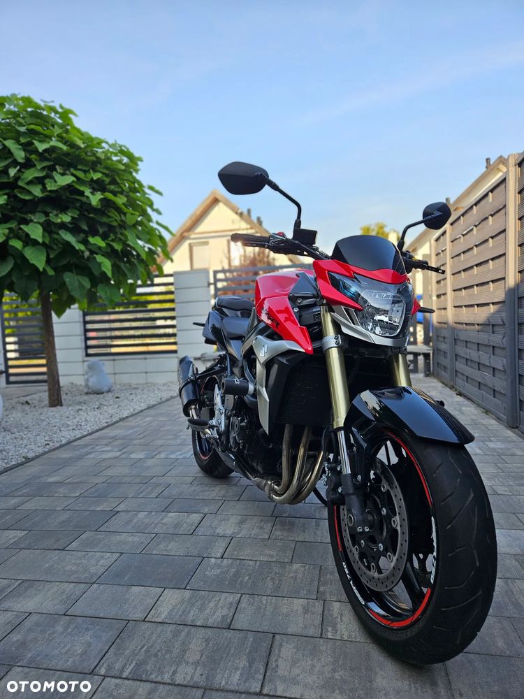 Suzuki GSR - 4