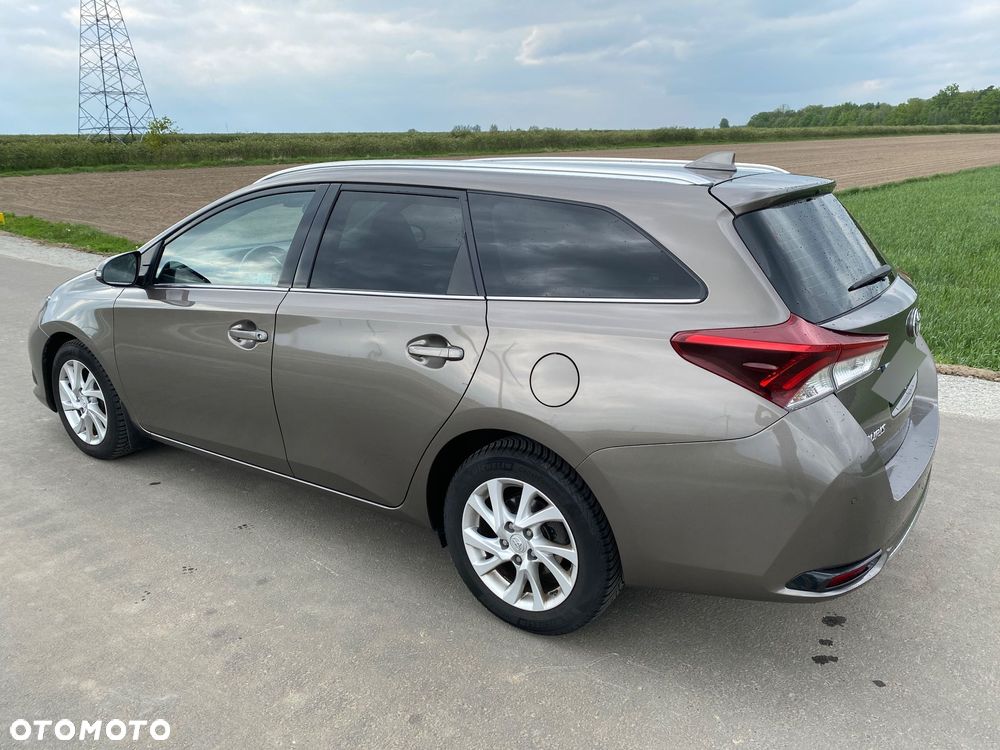 Toyota Auris 1.6 Premium - 11