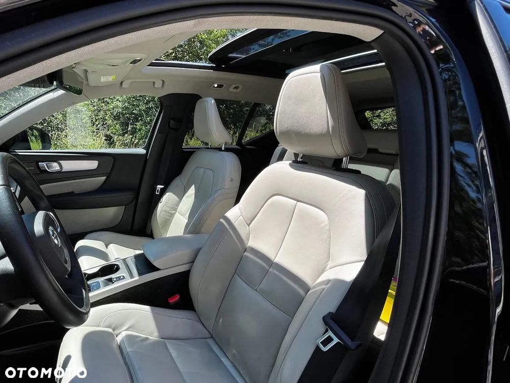 Volvo XC 40 D4 AWD Momentum (Intro Edition) - 8