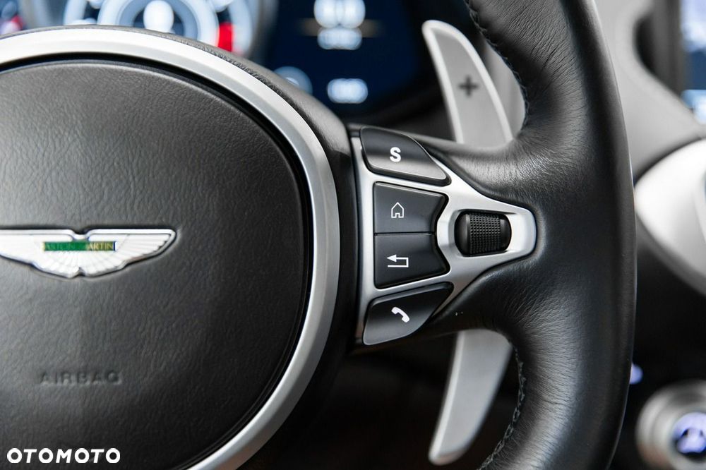 Aston Martin Vantage - 34
