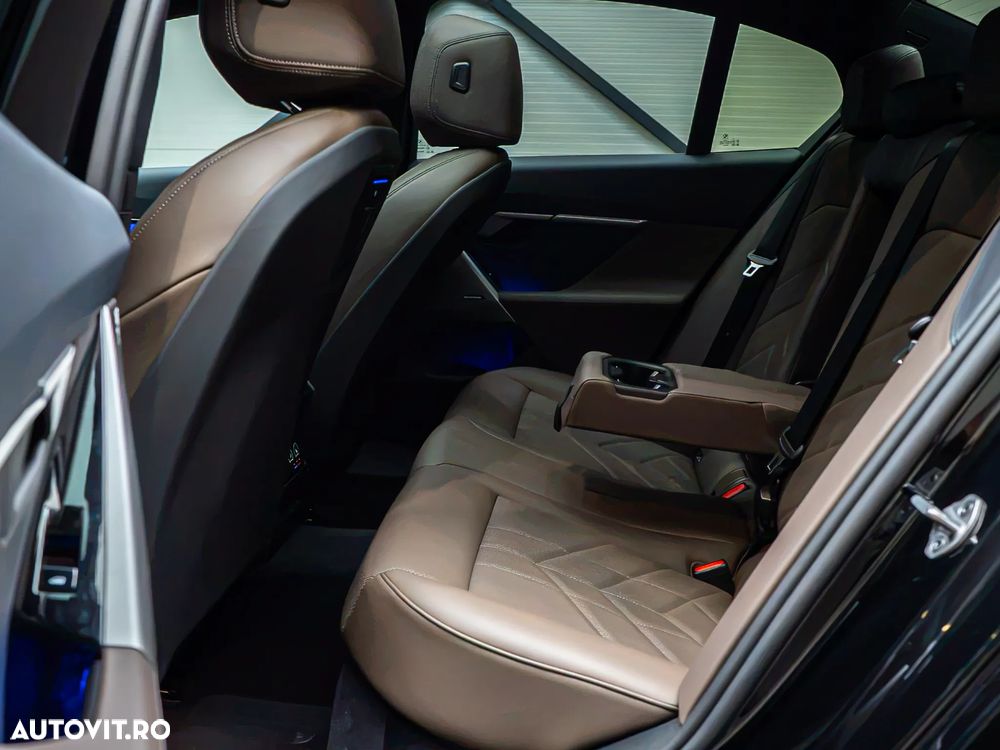 BMW Seria 5 520i Aut. - 30