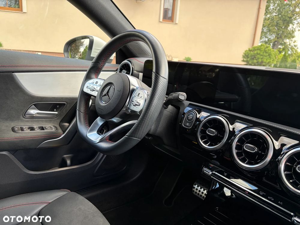 Mercedes-Benz CLA 180 AMG Line 7G-DCT - 27