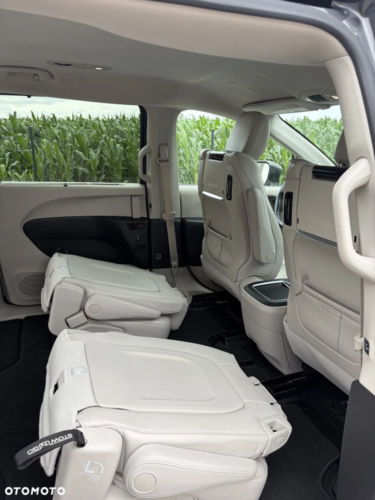 Chrysler Pacifica - 27