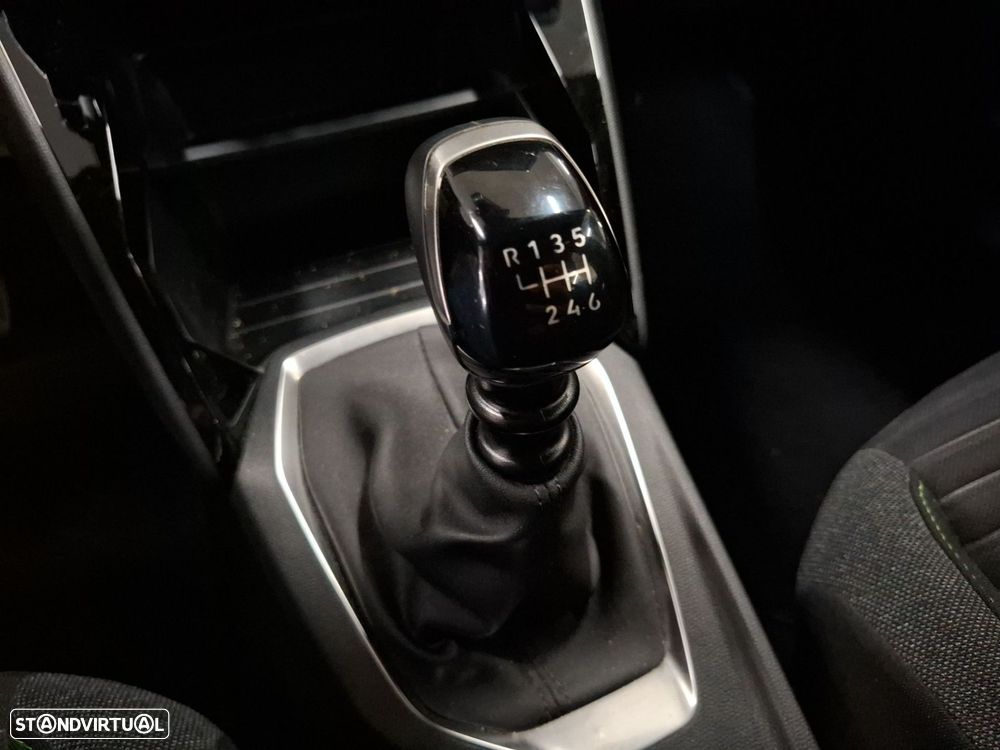 Peugeot 2008 1.2 PureTech Active - 18