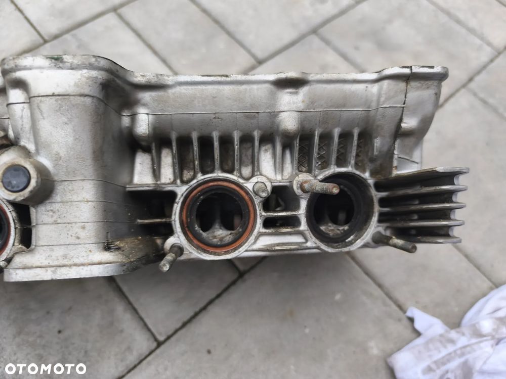 Głowica, zawory Honda CB 750 Boldor - 20