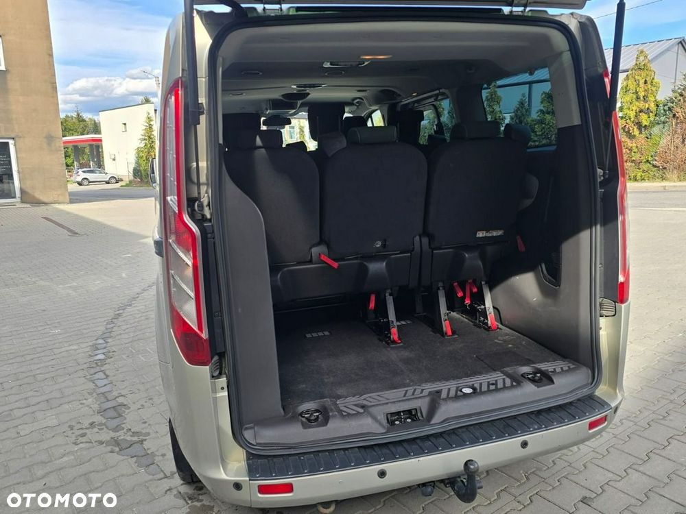 Ford Tourneo Custom - 38