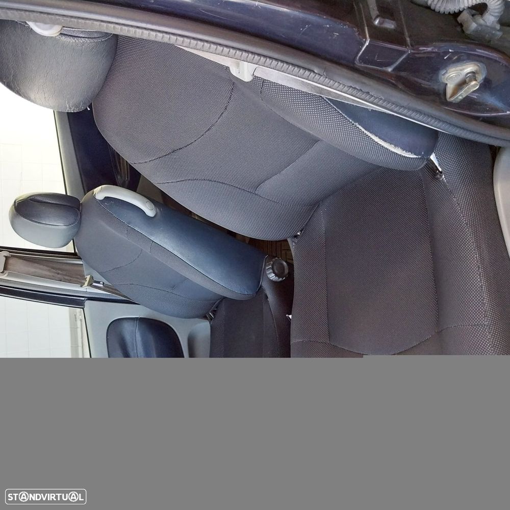 Renault Scénic 1.4 16V RTE - 13