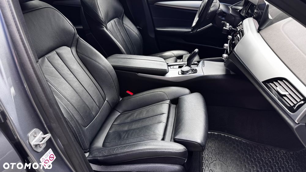BMW Seria 5 520i - 32