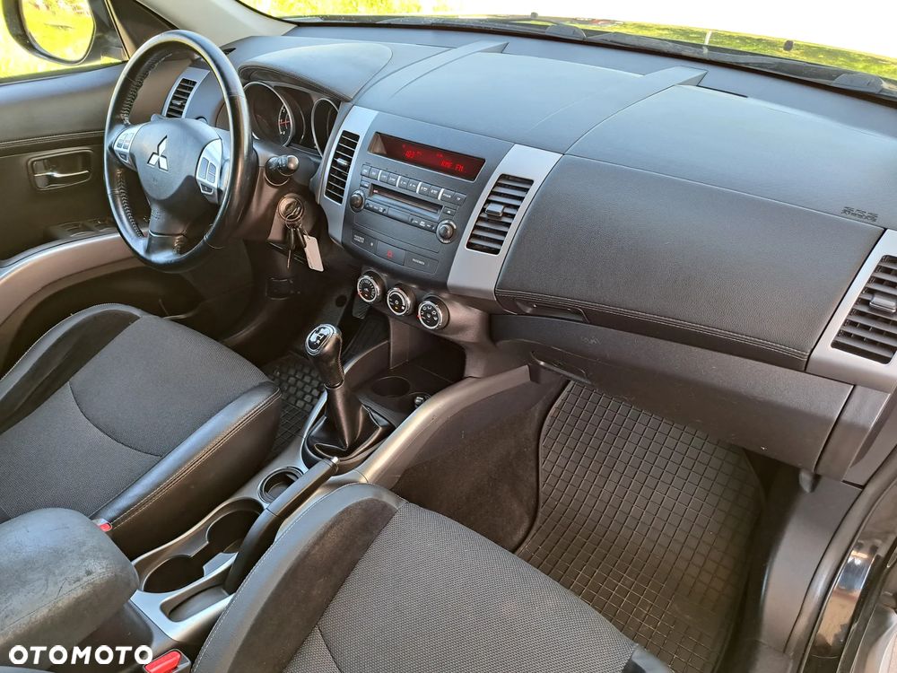 Mitsubishi Outlander - 17
