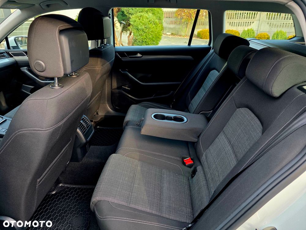 Volkswagen Passat 2.0 TDI EVO Business DSG - 31
