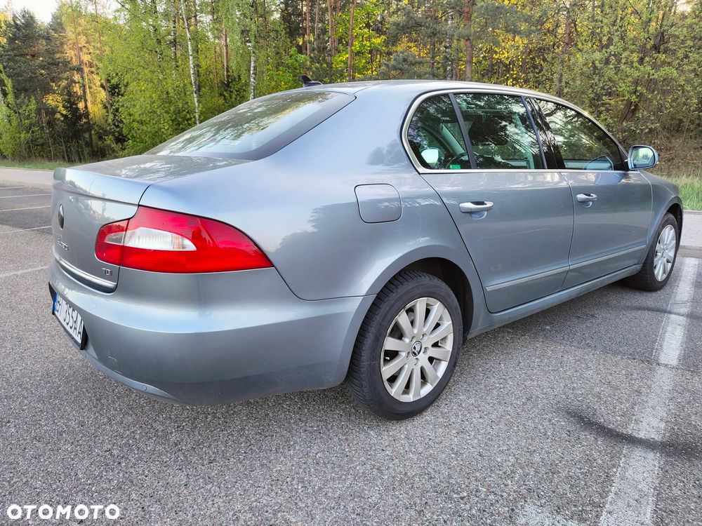 Skoda Superb 2.0 TDI 4x4 Elegance DSG - 4