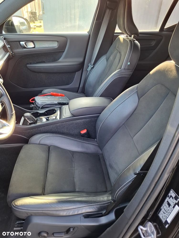 Volvo XC40 zderzak tyl kod lakieru 019 - 28