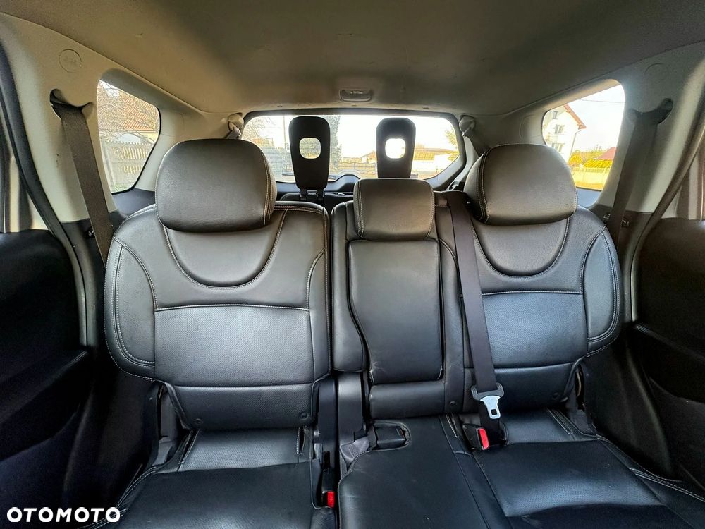 Mitsubishi Outlander - 12