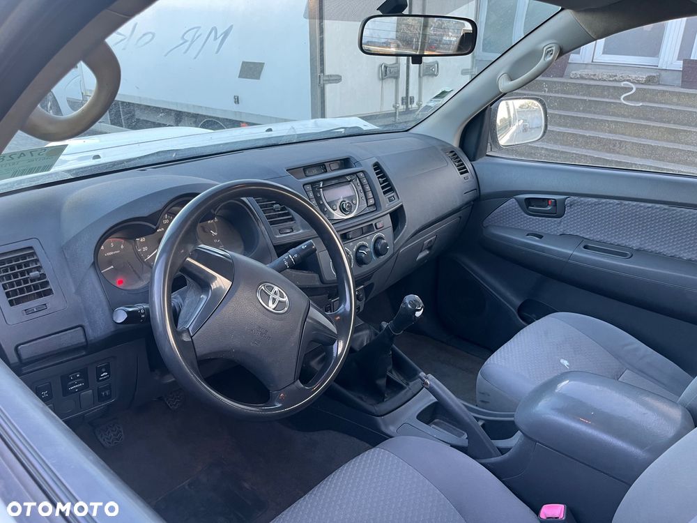 Toyota Hilux D4-D DLX - 10