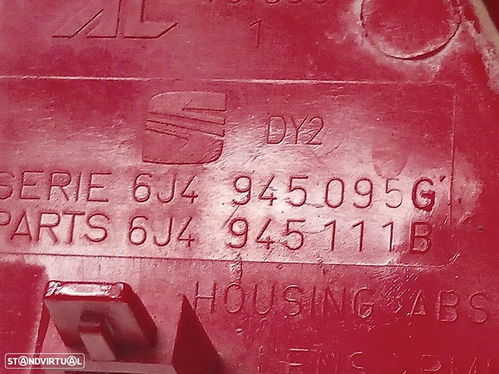 FAROLIM TRASEIRO ESQUERDO SEAT IBIZA IV 2011 -6J4945095G - 1