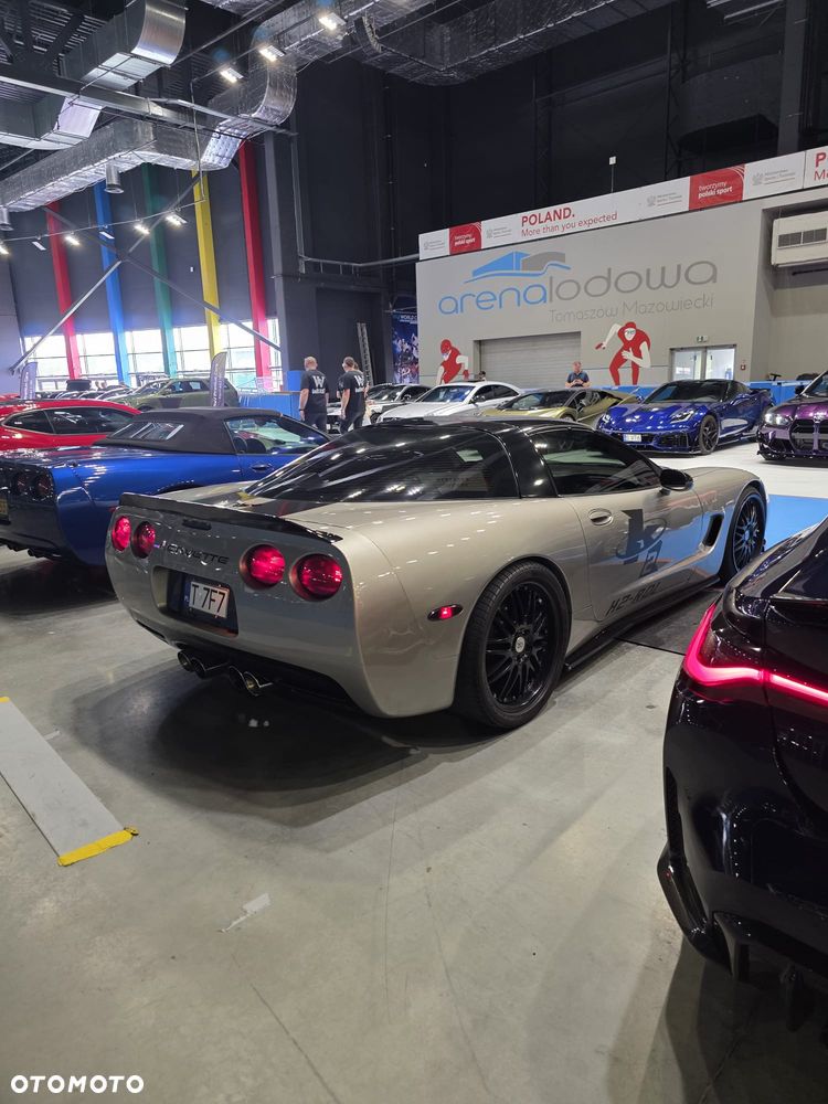 Chevrolet Corvette - 21