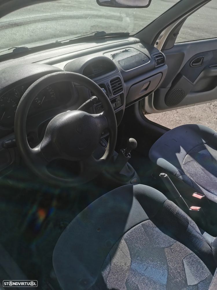 Renault Clio 1.2 RN - 8