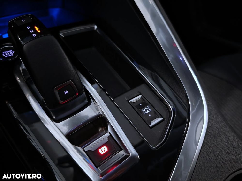 Peugeot 3008 PureTech 130 Stop & Start GPF EAT8 Allure - 22