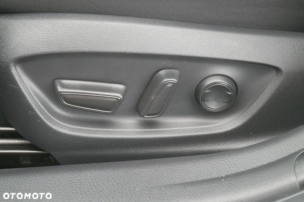 Toyota Camry 2.5 Hybrid Comfort CVT - 25