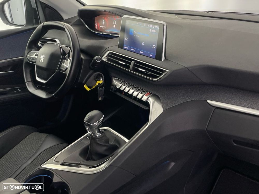 Peugeot 3008 1.2 PureTech Allure - 23